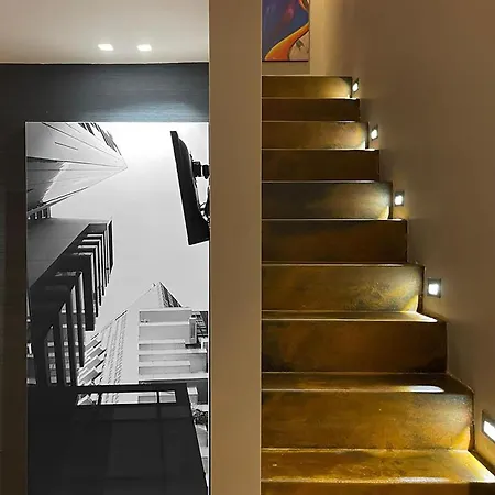 Luxury Art & Chromotherapy Downtown - Free Parking Appartement