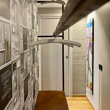 Luxury Art & Chromotherapy Downtown - Free Parking Appartement Milaan