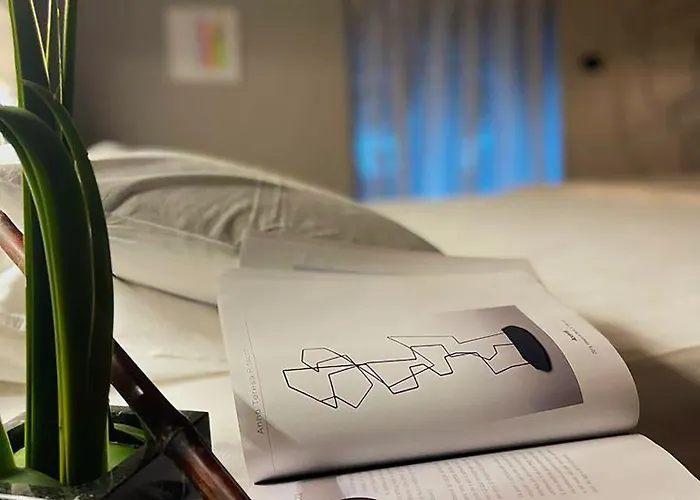 Luxury Art & Chromotherapy Downtown - Free Parking Milaan