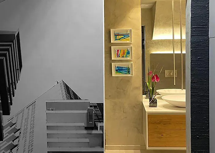 Luxury Art & Chromotherapy Downtown - Free Parking *