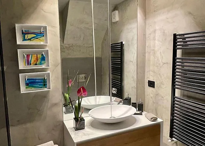 Appartement Luxury Art & Chromotherapy Downtown - Free Parking Milaan