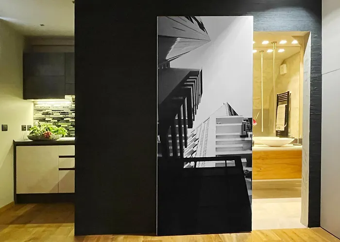 Luxury Art & Chromotherapy Downtown - Free Parking * Milaan